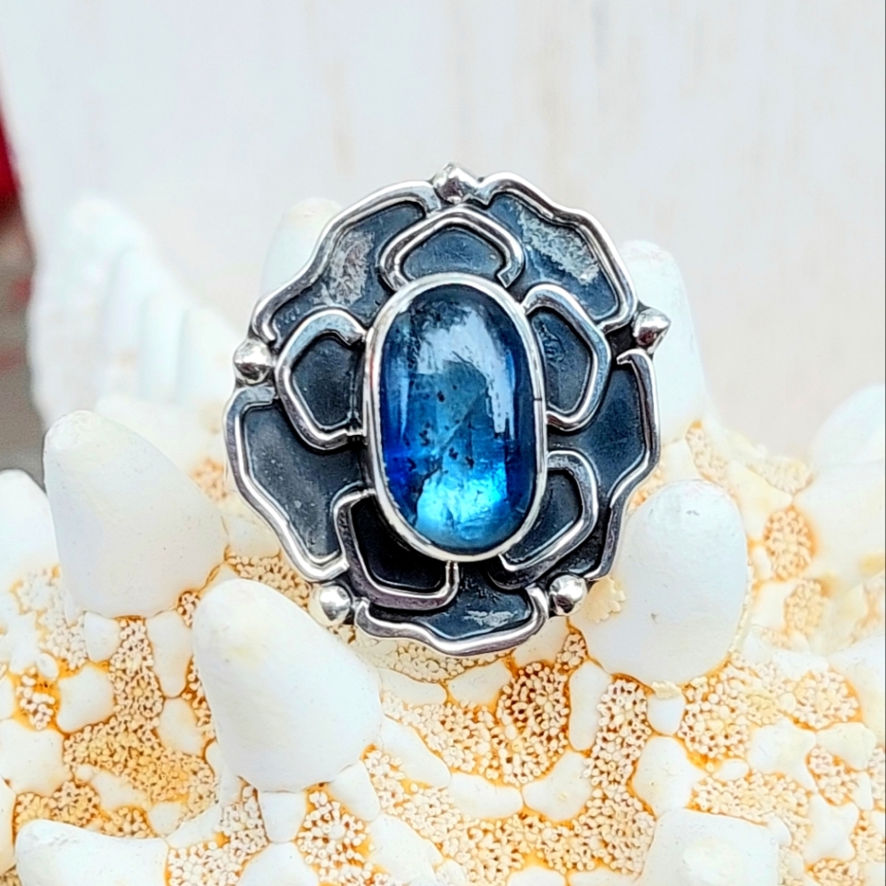 Blue kyanite ring